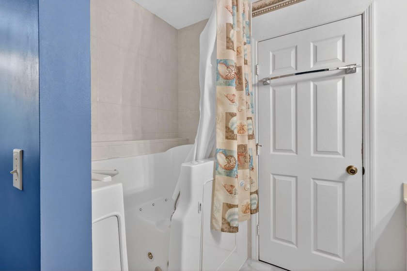 Enjoy stunning long lake views from sunrise to sunset in this - photo 27