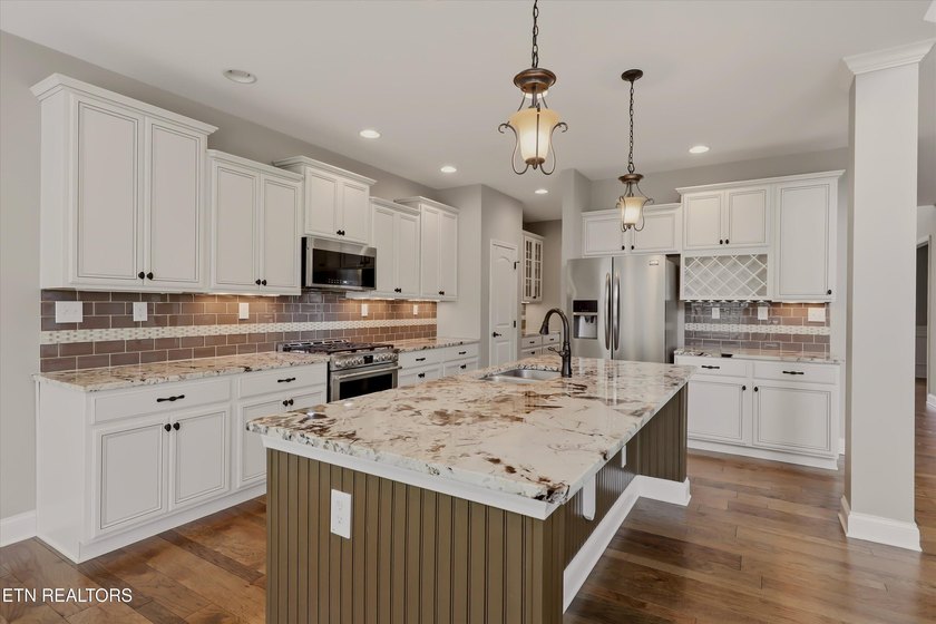 Elegant Family Home in Prestigious Farragut School zone - - photo 11