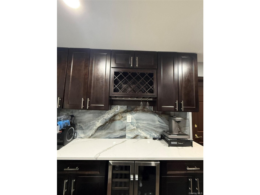 Come check out this Move-in ready with masterpiece upgrades - photo 5