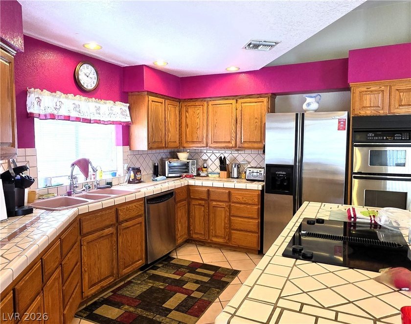 No HOA. 2455 Sqft, 3 Bedrooms and 2 1/2 Baths, featuring a blend - photo 7
