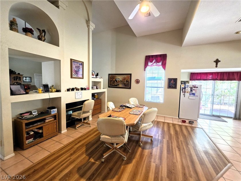 No HOA. 2455 Sqft, 3 Bedrooms and 2 1/2 Baths, featuring a blend - photo 9