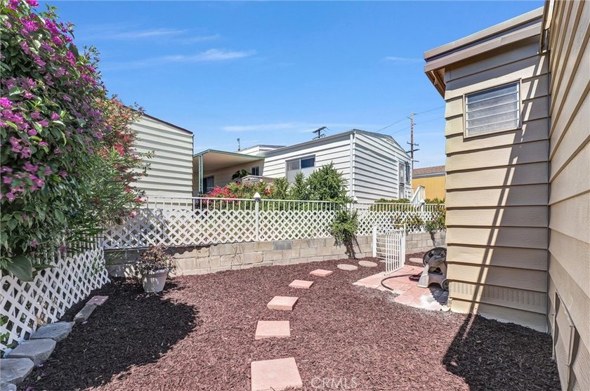 Spacious single-wide 3 bedrooms, 1 bath mobile home located in - photo 21