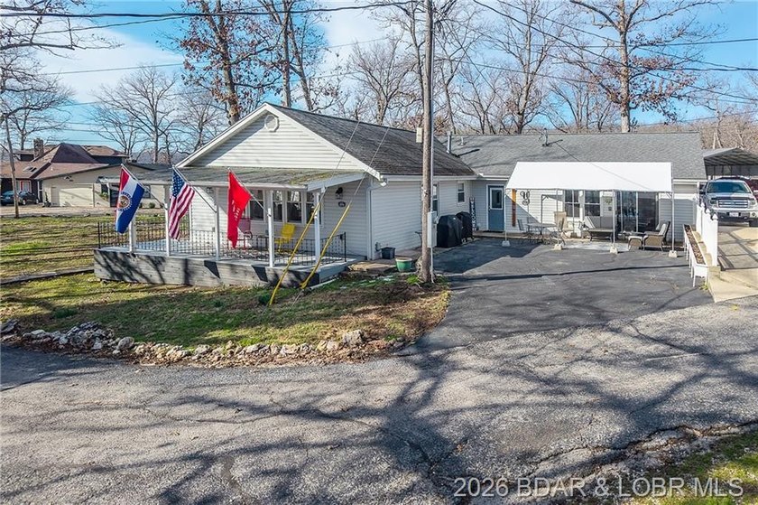 Seller has transformed this older home into a very comfortable - photo 2