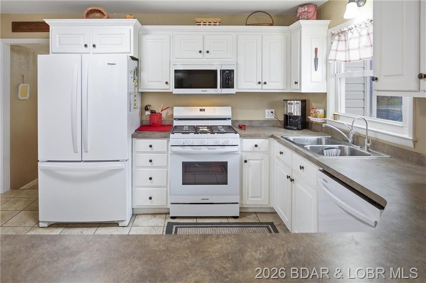 Seller has transformed this older home into a very comfortable - photo 9