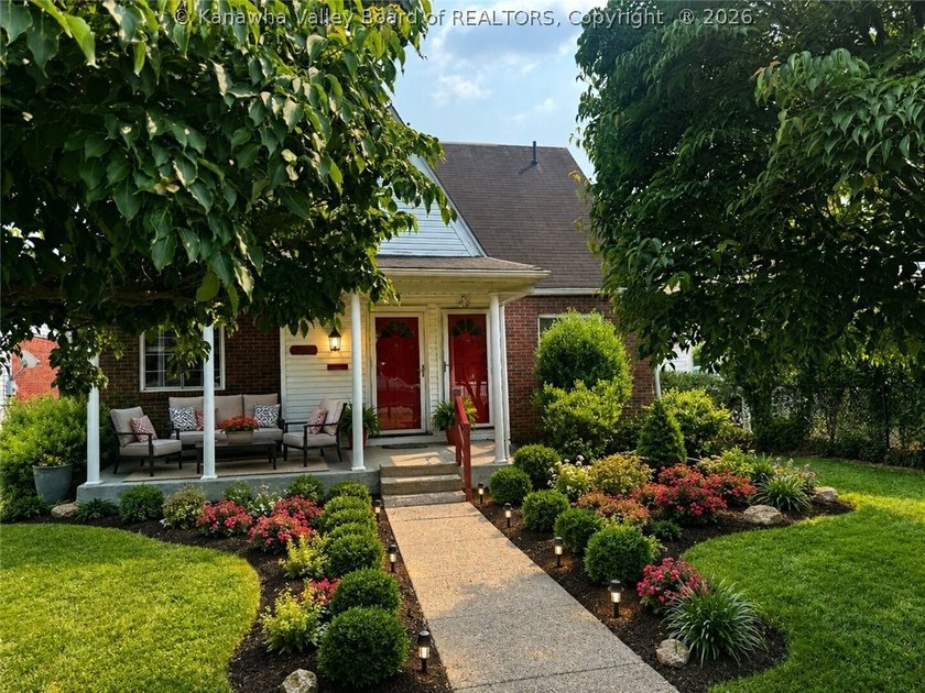 Welcome home to this charming 5 bdr 2.5 bath residense that - photo 3