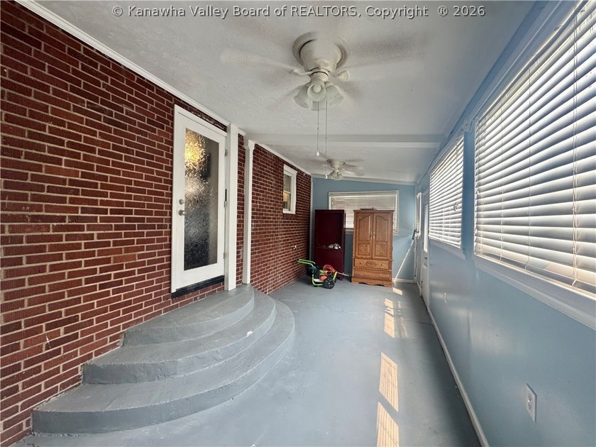 Welcome home to this charming 5 bdr 2.5 bath residense that - photo 5