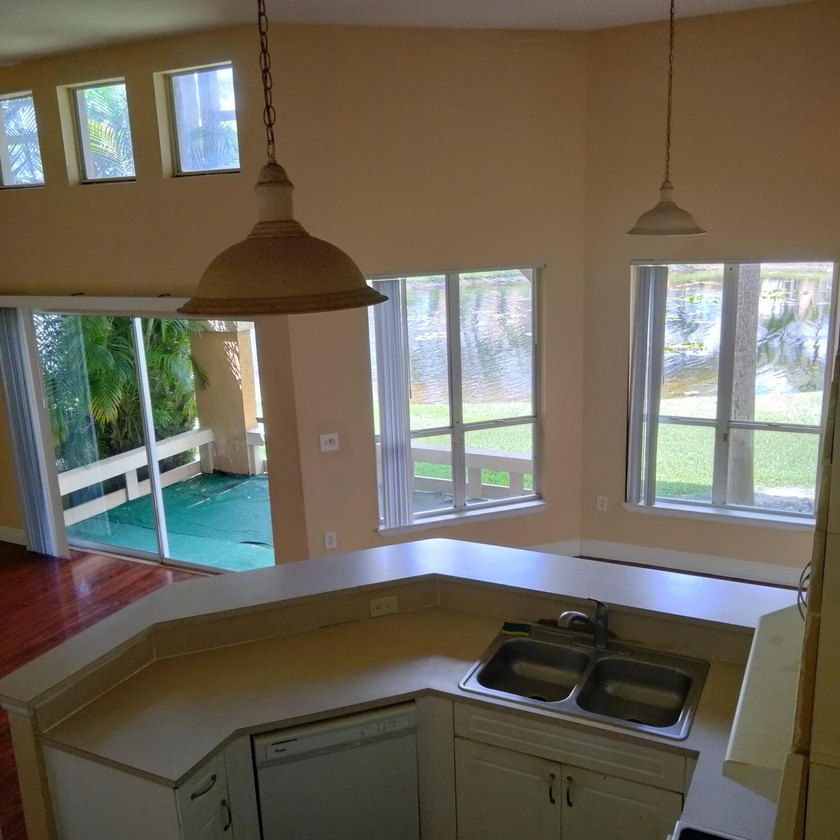 REAR OPPORTUNITY- BEAUTIFUL 2BR/2BTH , 2 STORY TOWNHOUSE - photo 11