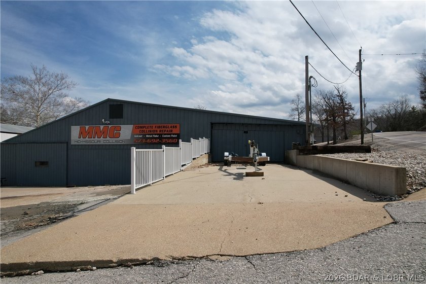 Waterfront business opportunity on Lake of the Ozarks. If you - photo 4