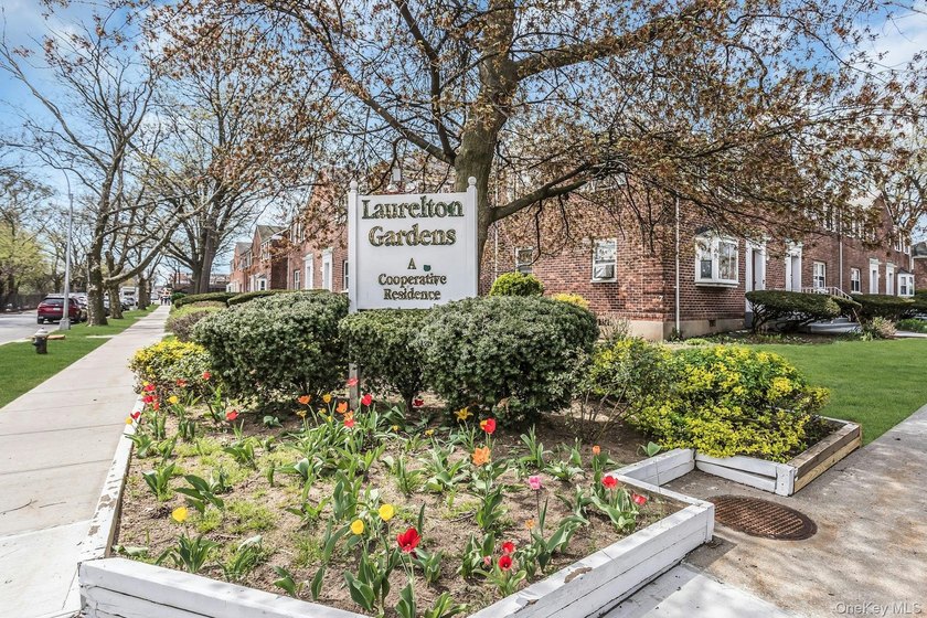 Lovely Fully Renovated 1 Bedroom, 1 Bathroom Corner Unit - photo 2