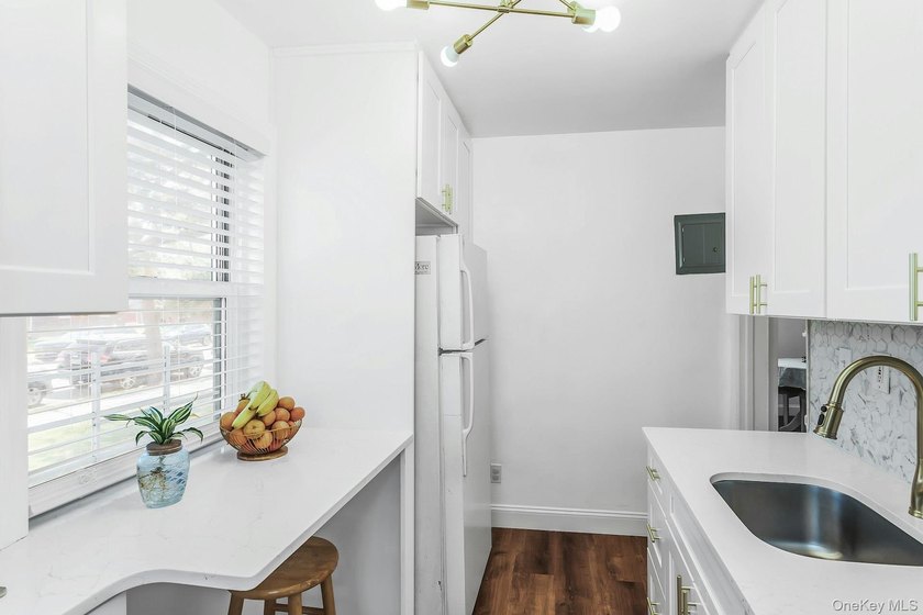 Lovely Fully Renovated 1 Bedroom, 1 Bathroom Corner Unit - photo 10