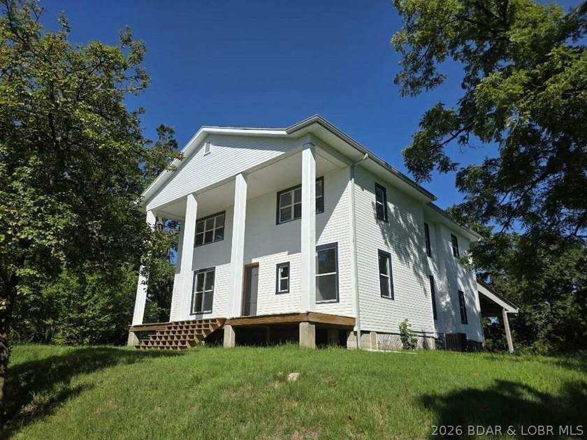 BARGAIN PRICED - MOTIVATED SELLERS! Historic Charm Meets Modern - photo 3