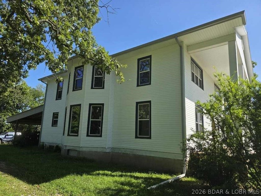 BARGAIN PRICED - MOTIVATED SELLERS! Historic Charm Meets Modern - photo 4