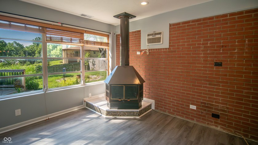 Welcome home to this prestigious, well-maintained property that - photo 14