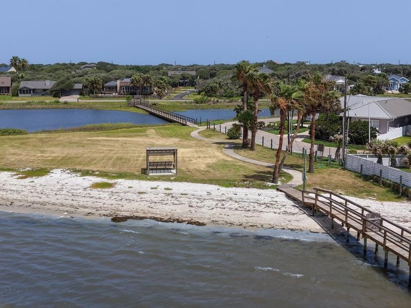 A stunning property located in a desirable waterfront community - photo 16