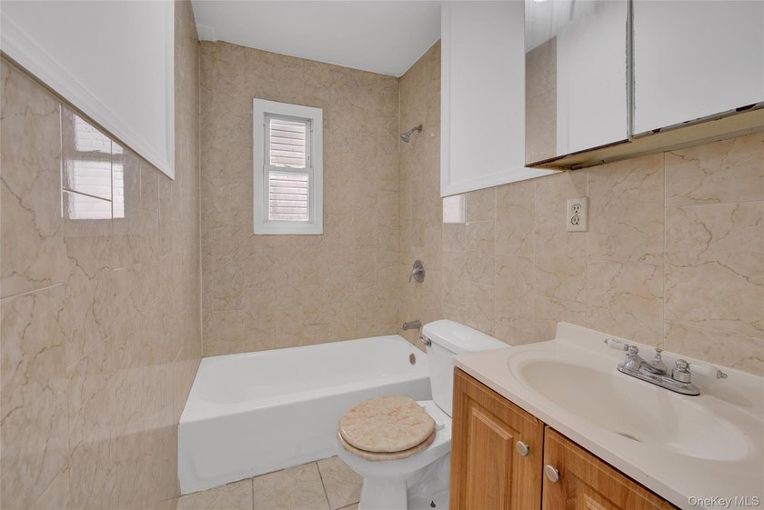 This is the one! Fantastic colonial style home with new driveway - photo 6