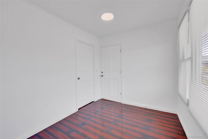 This is the one! Fantastic colonial style home with new driveway - photo 8
