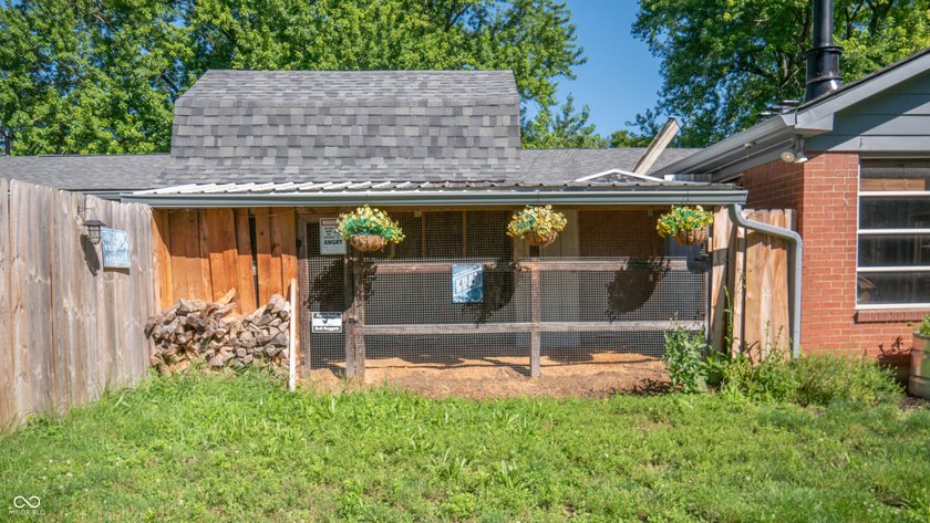 Welcome home to this prestigious, well-maintained property that - photo 42