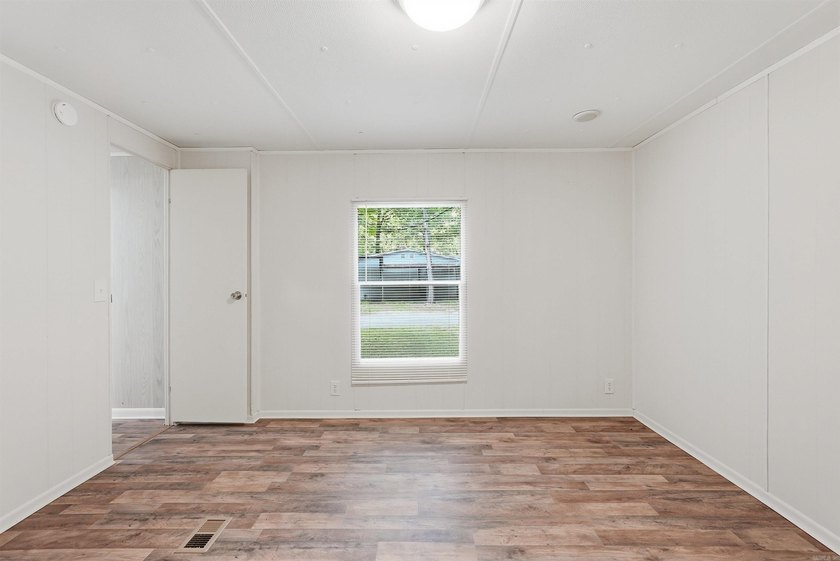Come see this beautifully remodeled 2-bedroom manufactured home - photo 18