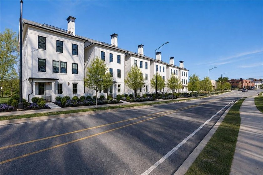 The only move-in-ready opportunity! Experience a refined balance - photo 2