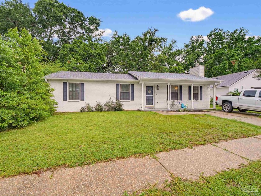 Looking for the perfect place to call home in Pensacola? This - photo 2