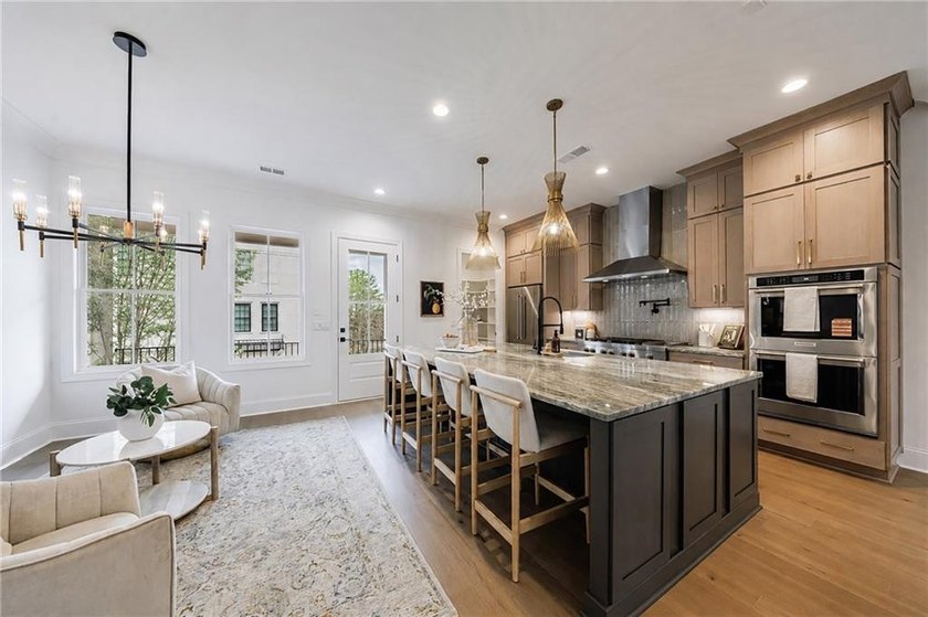 The only move-in-ready opportunity! Experience a refined balance - photo 4