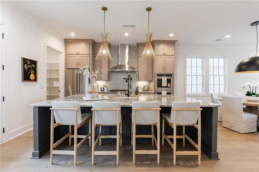 The only move-in-ready opportunity! Experience a refined balance - photo 5