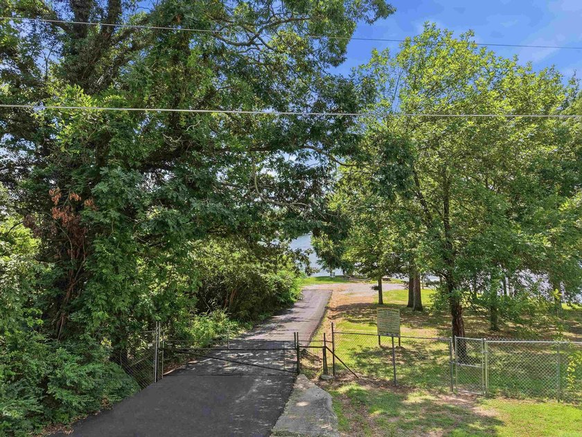 Come see this beautifully remodeled 2-bedroom manufactured home - photo 28