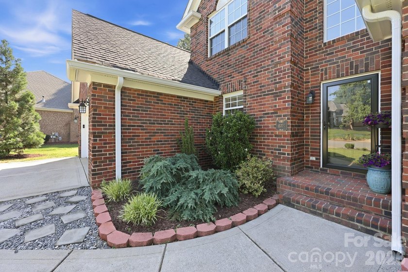 Welcome to 15704 Framingham Lane, a beautifully maintained home - photo 3