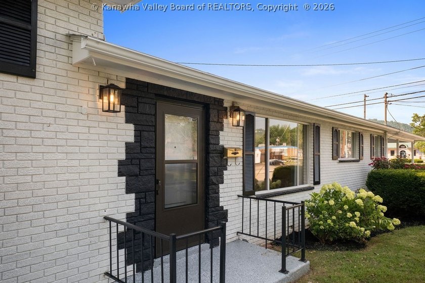 In the heart of kanawha City close to all amenities . This - photo 5