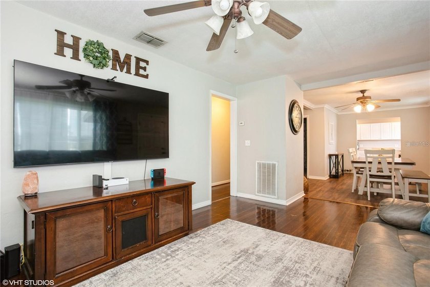 Reducede see this delightful, light and bright updated 3 bedroom - photo 3