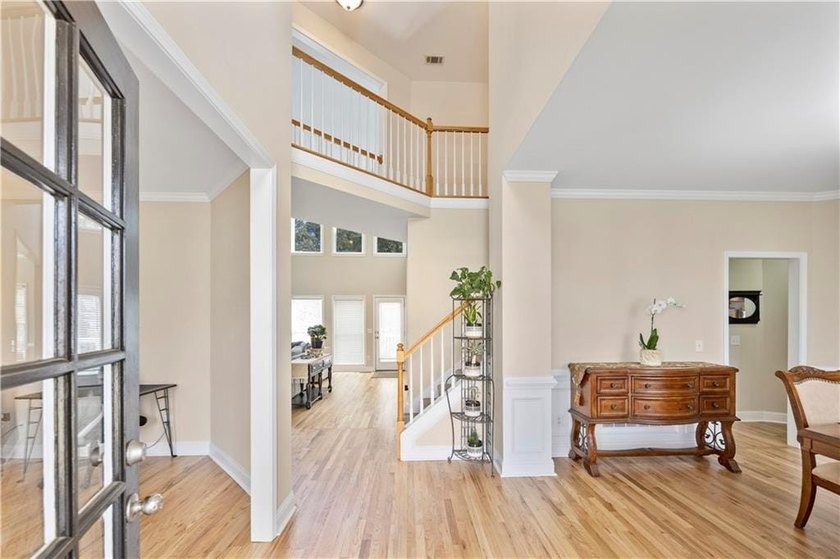 Welcome to this beautifully maintained traditional home in - photo 2