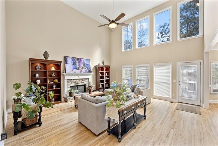 Welcome to this beautifully maintained traditional home in - photo 7