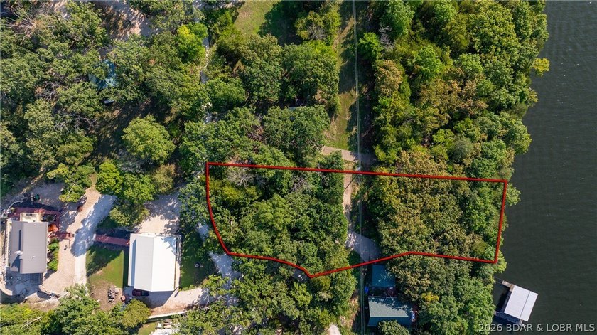 One of a kind property! Boasting 115 feet of Lakefront on the - photo 8