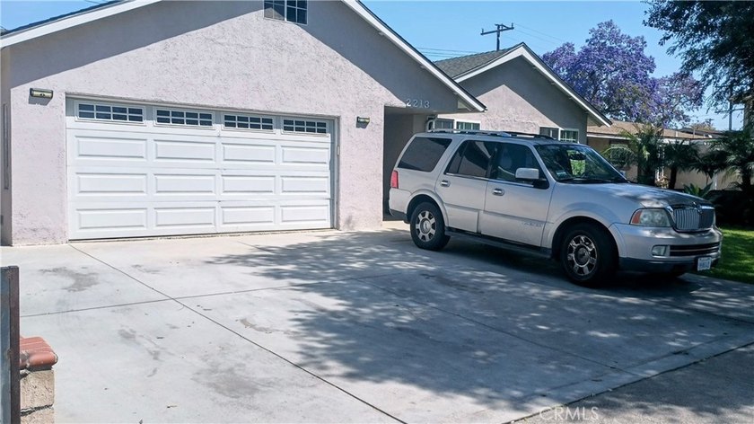 This well maintained single story home with 1,774 sf of living - photo 2