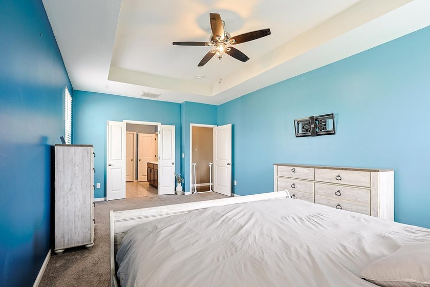Welcome to this beautifully maintained 4 bedroom, 3.5 bath - photo 11
