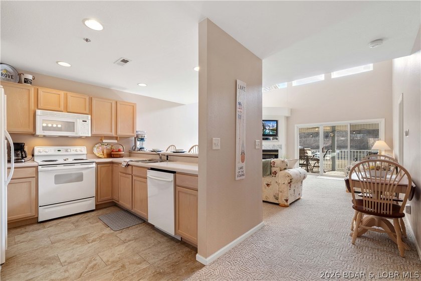 Enjoy peaceful lake living at the 5 MM of the Big Niangua Arm in - photo 2