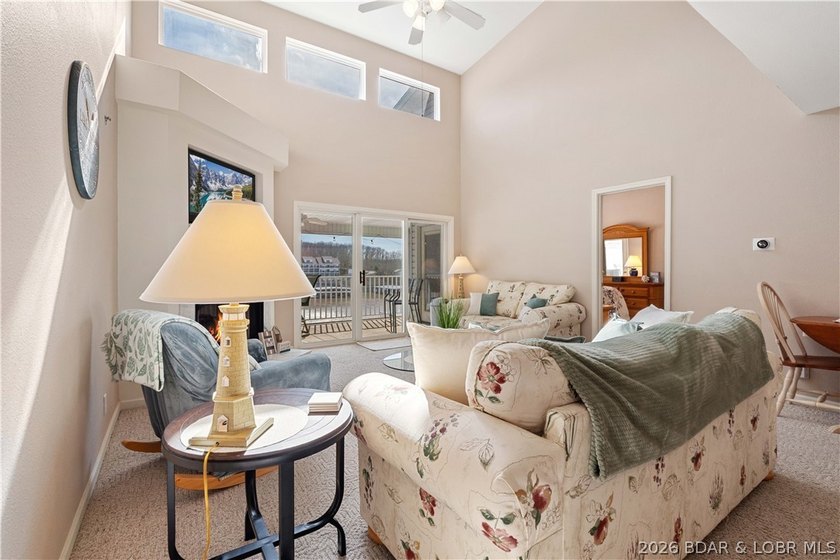 Enjoy peaceful lake living at the 5 MM of the Big Niangua Arm in - photo 4