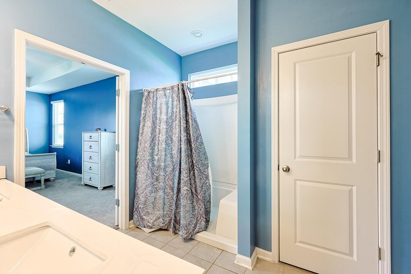 Welcome to this beautifully maintained 4 bedroom, 3.5 bath - photo 14