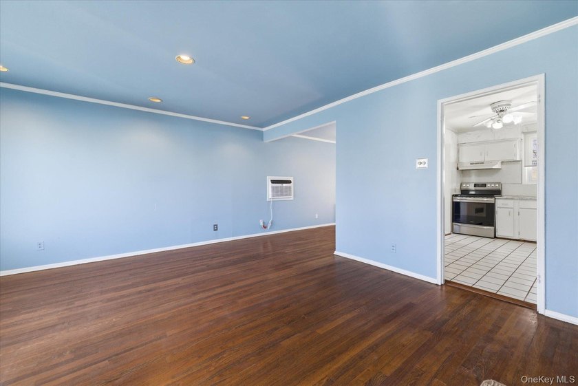 *Welcome to this fabulous Roxbury Split-Level home in the highly - photo 4
