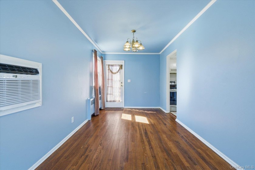 *Welcome to this fabulous Roxbury Split-Level home in the highly - photo 7