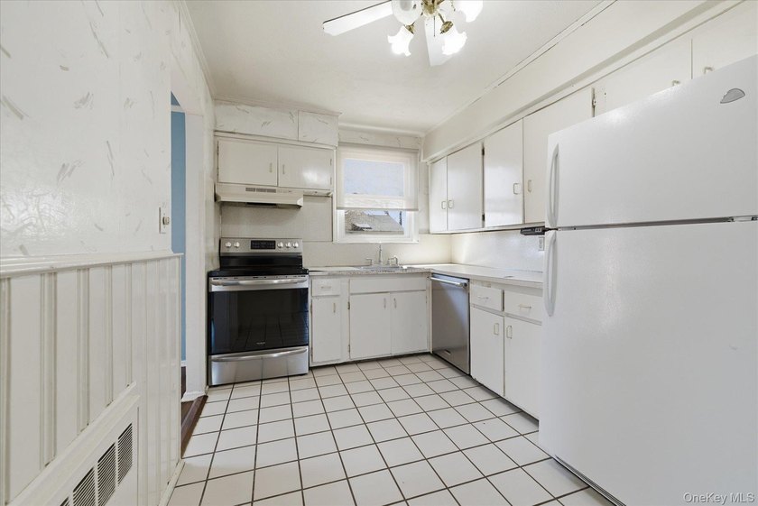 *Welcome to this fabulous Roxbury Split-Level home in the highly - photo 9