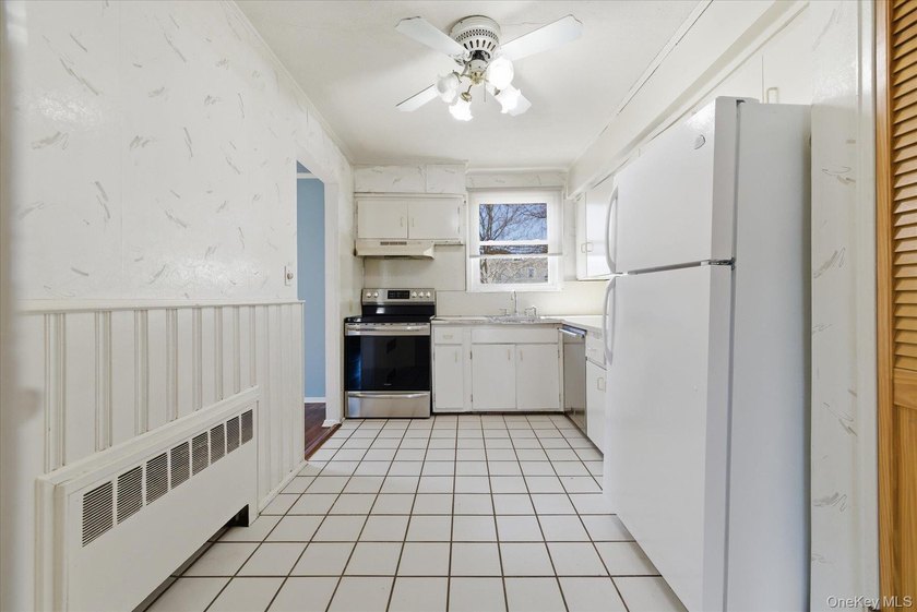 *Welcome to this fabulous Roxbury Split-Level home in the highly - photo 10