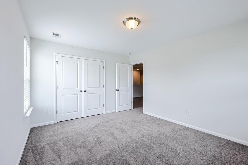 Welcome to this beautifully maintained 4 bedroom, 3.5 bath - photo 31