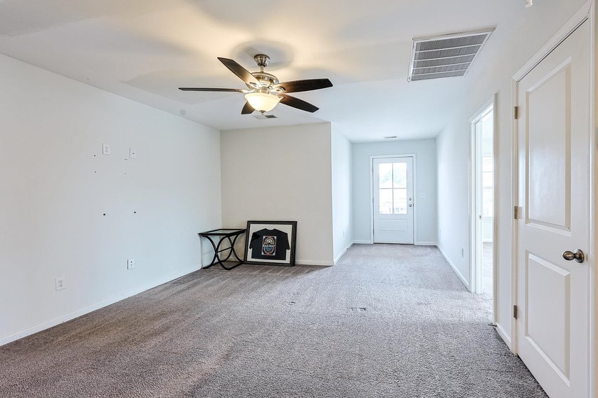 Welcome to this beautifully maintained 4 bedroom, 3.5 bath - photo 38