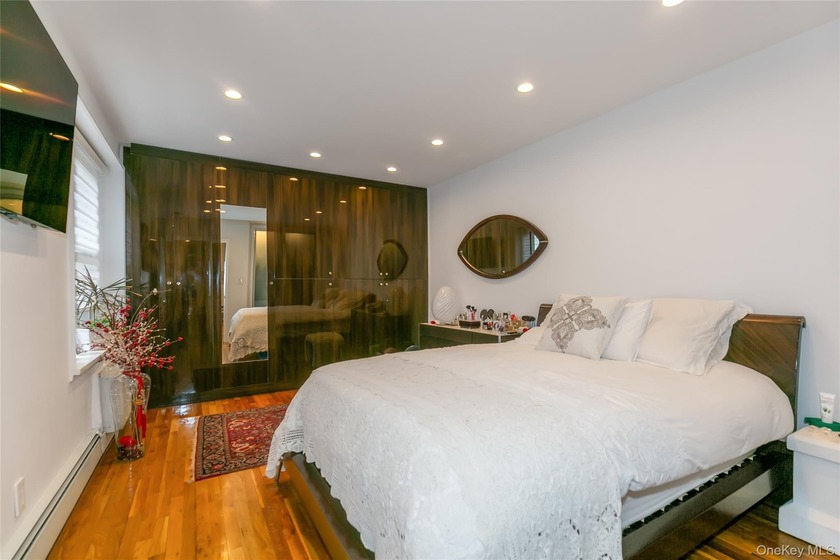 Newly Custom Renovated JR-4 Overlooking Wonderful Park-like - photo 12