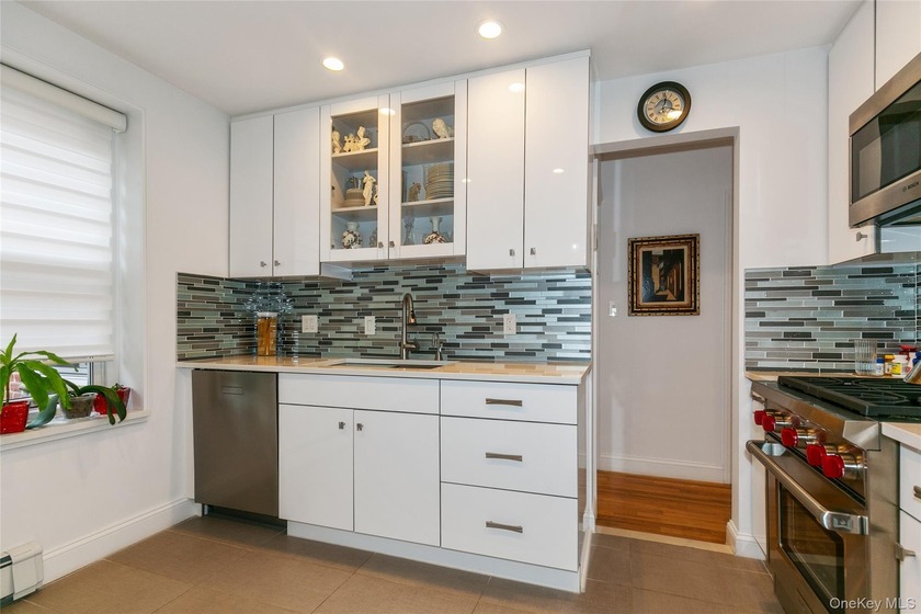 Newly Custom Renovated JR-4 Overlooking Wonderful Park-like - photo 20
