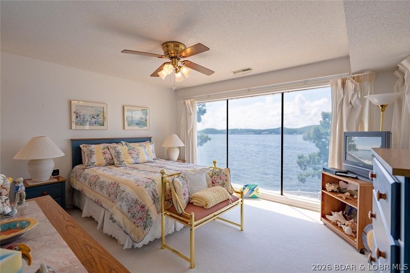 Wake up to breathtaking lake views, spend your afternoons - photo 21