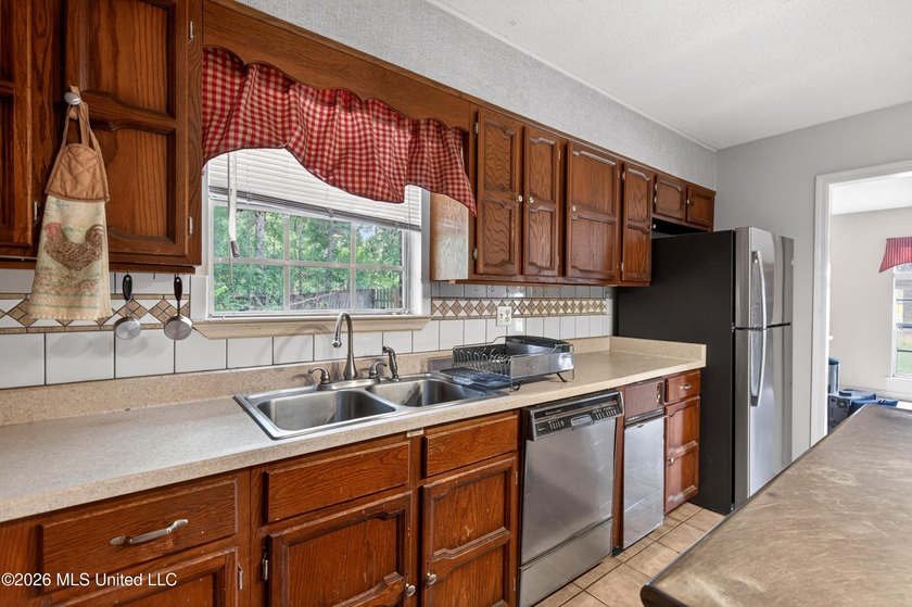Price improved! Bring your offer! Nestled on approximately 3.1 - photo 24