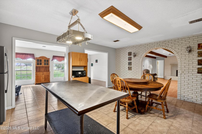 Price improved! Bring your offer! Nestled on approximately 3.1 - photo 25