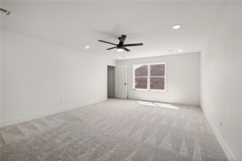 Priced well below appraised value, this home lets buyers walk in - photo 33